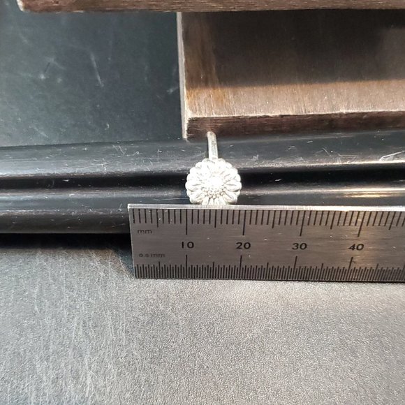 Size 8 925 Sterling Silver Cute Simple Flower Ring - Picture 5 of 6